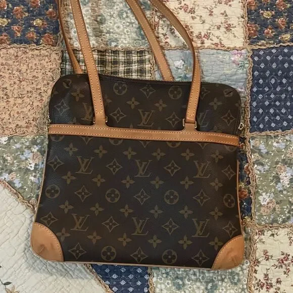 Louis Vuitton - Picture 1 of 12